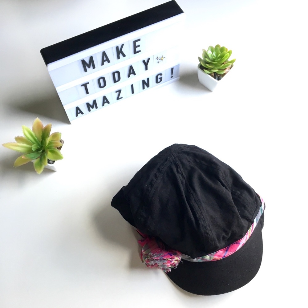 Hat with cute flower on side (joe boxer)